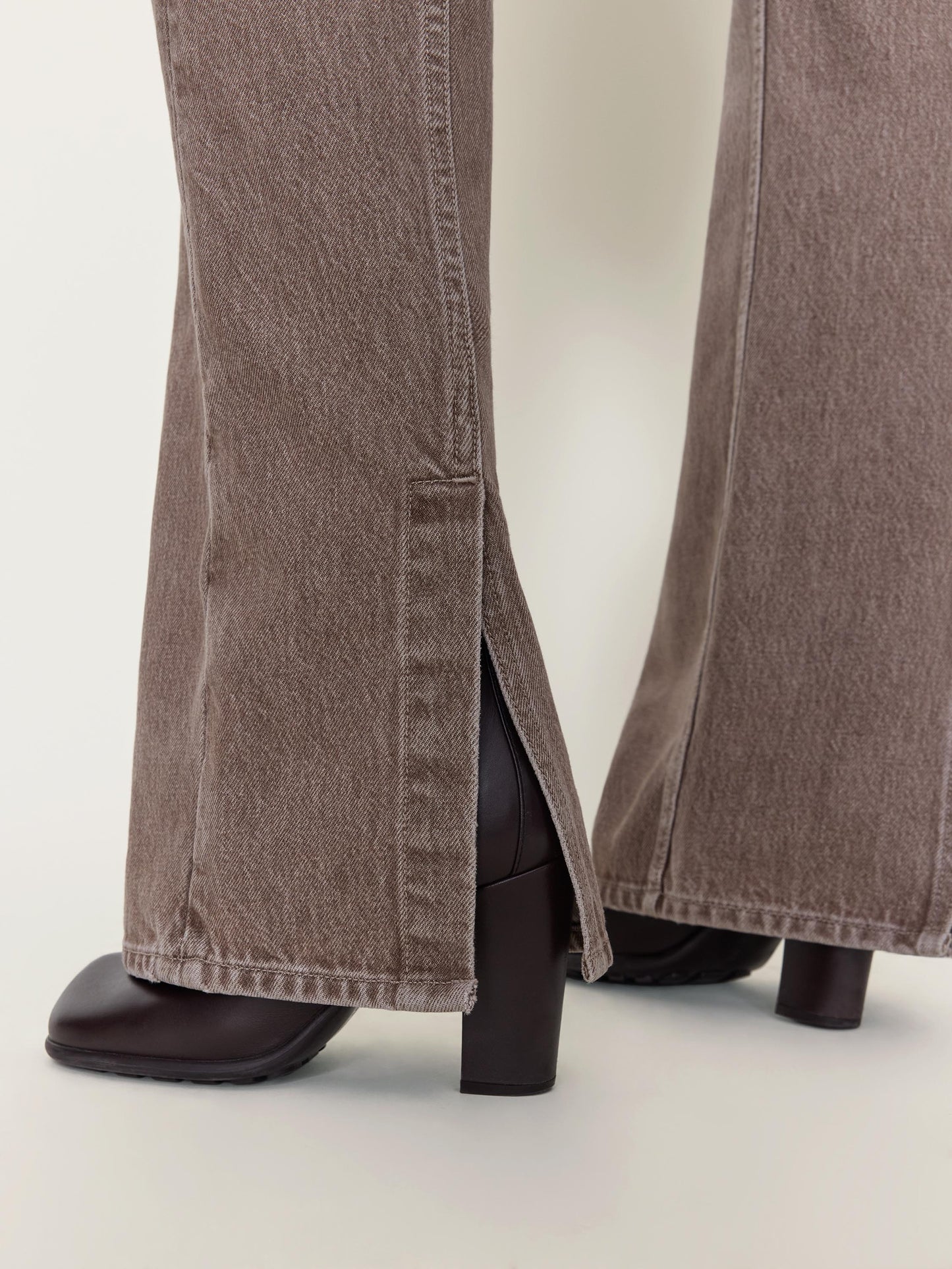 Ossou_FW26_OS11214-DR2607-0210_HOLT.JEAN_RYE.WASH_DETAIL_1