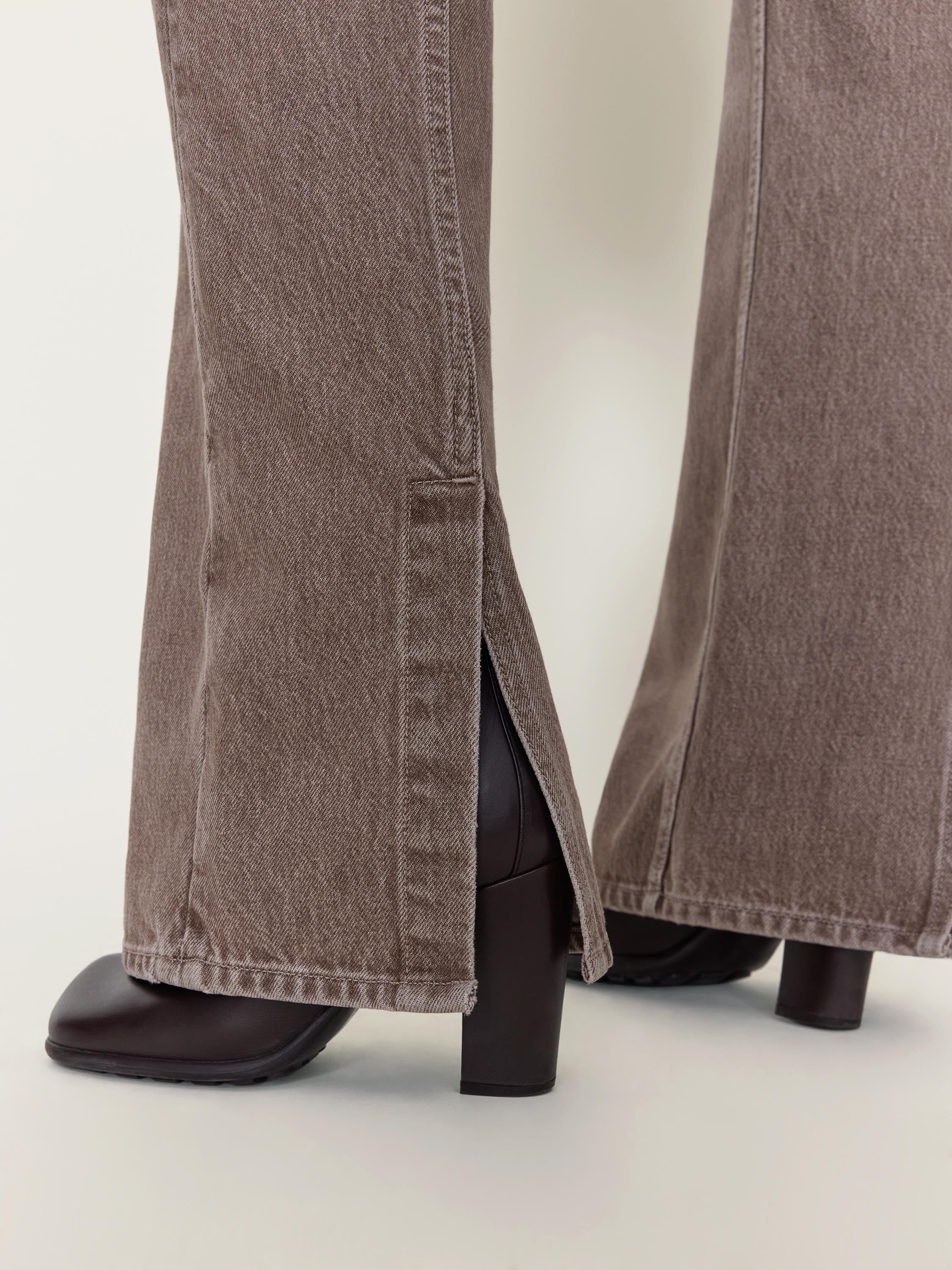 Ossou_FW26_OS11214-DR2607-0210_HOLT.JEAN_RYE.WASH_DETAIL_1