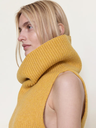 OS32176-KW2611-0804-Isla-Top-in-Sungold-DETAIL