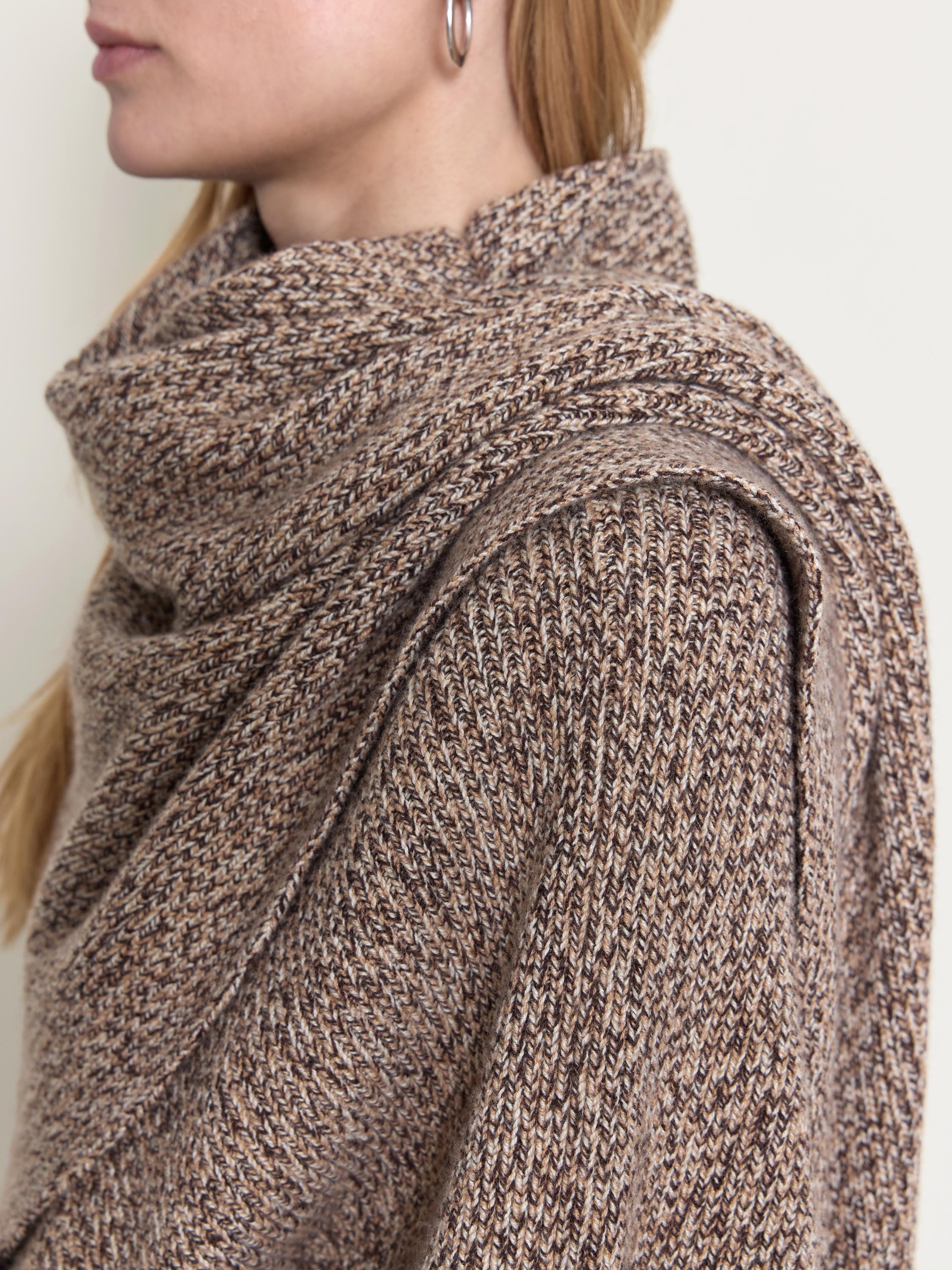 OS32198-KW2613-0214-Wright-Sweater-in-Sorrel-Melange-DETAIL