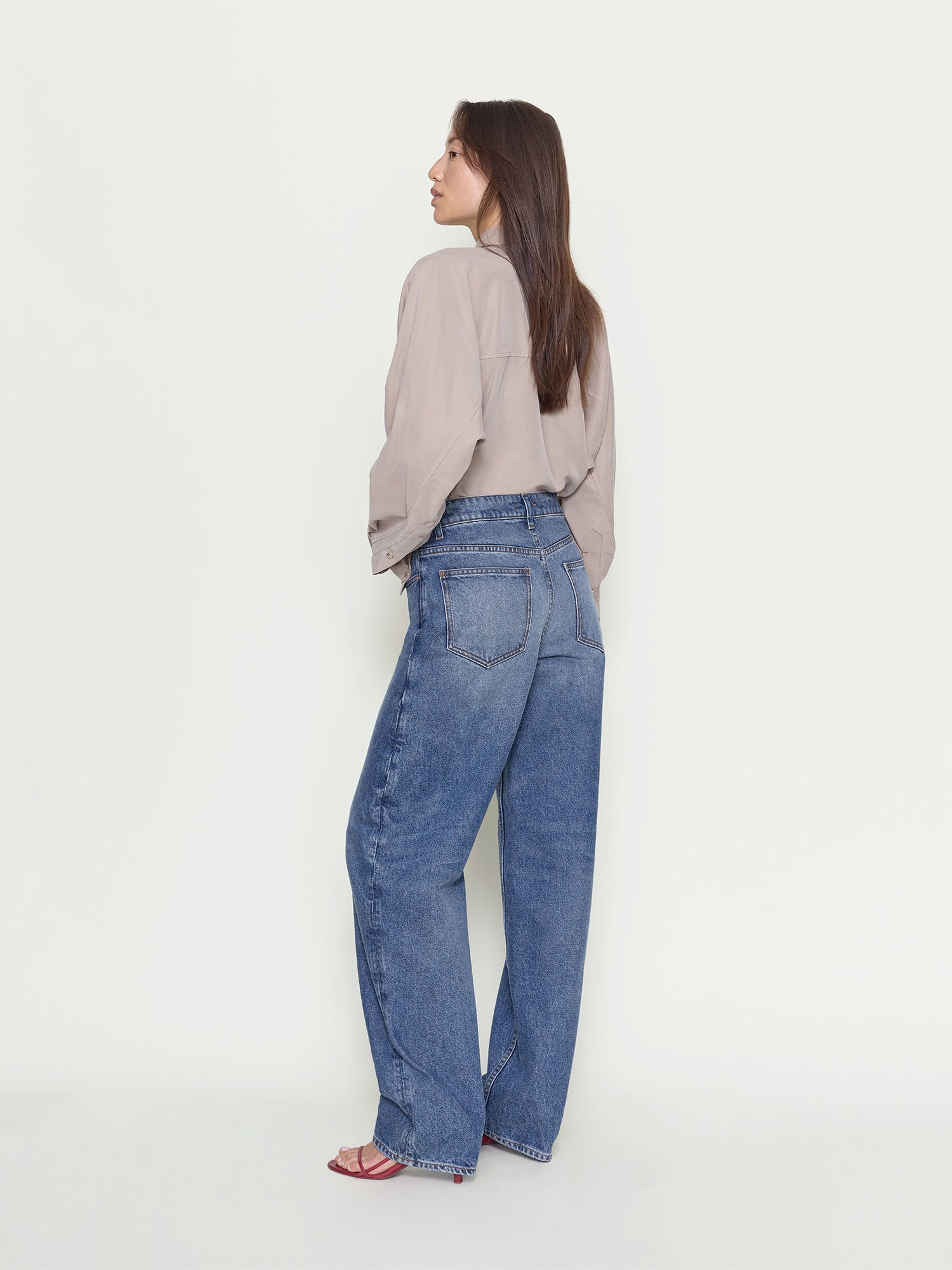 Ossou_PF26_OS11003-DR2501-0405_RIDER.JEAN_CLOUD.WASH_BACK