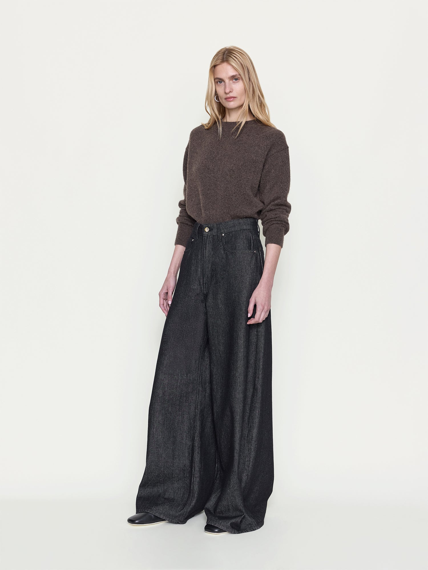 Ossou_PF26_OS11019-DT2501-0003_SLICK.PANTS_ASH_MAIN