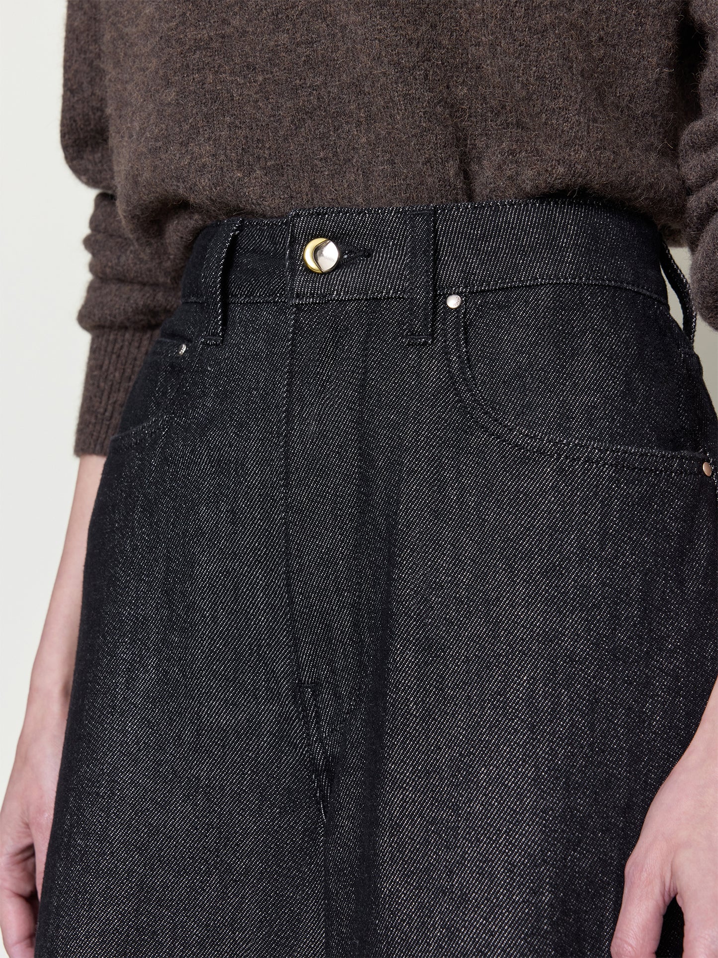 Ossou_PF26_OS11019-DT2501-0003_SLICK.PANTS_ASH_DETAIL_2