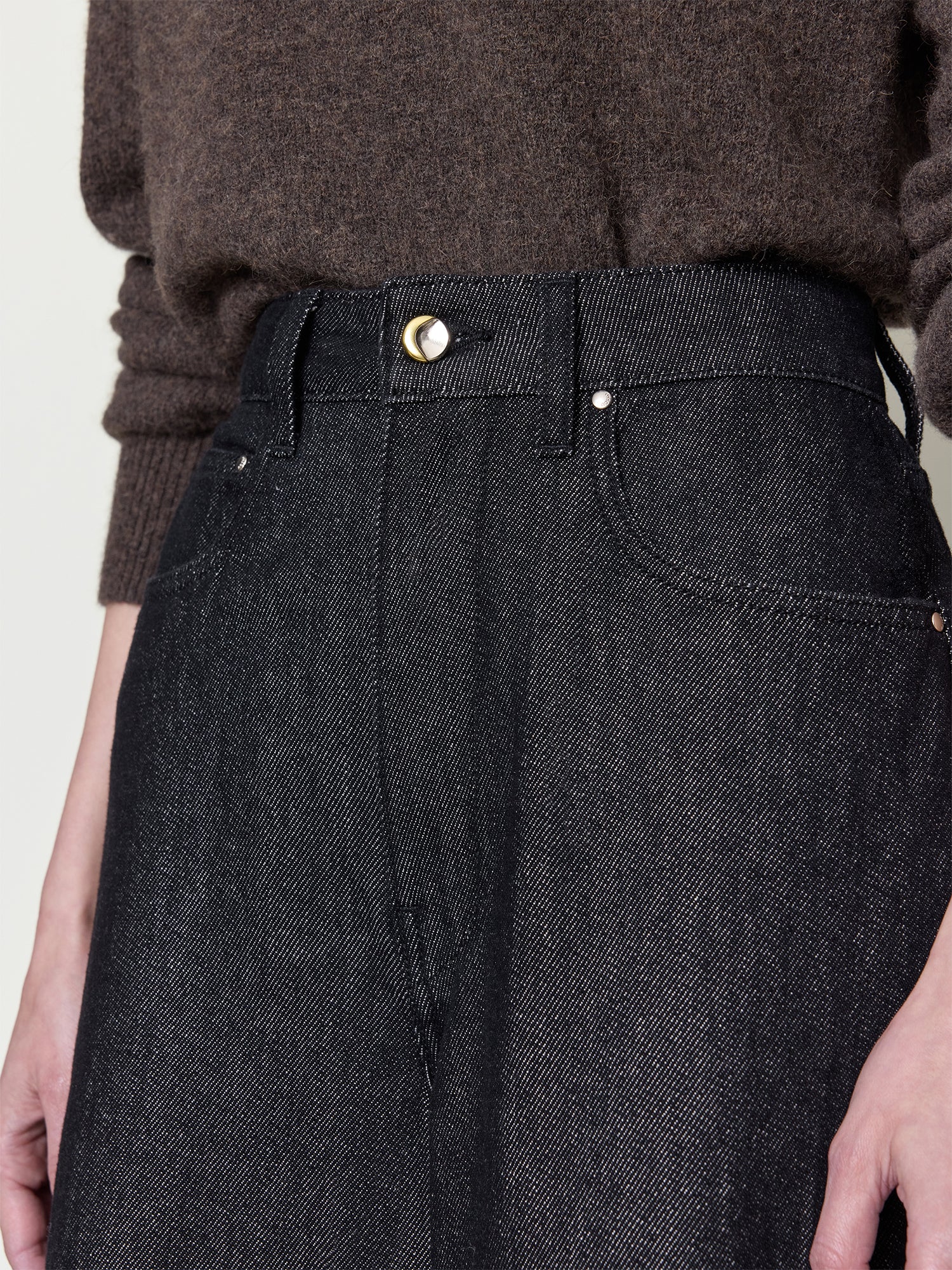 Ossou_PF26_OS11019-DT2501-0003_SLICK.PANTS_ASH_DETAIL_2