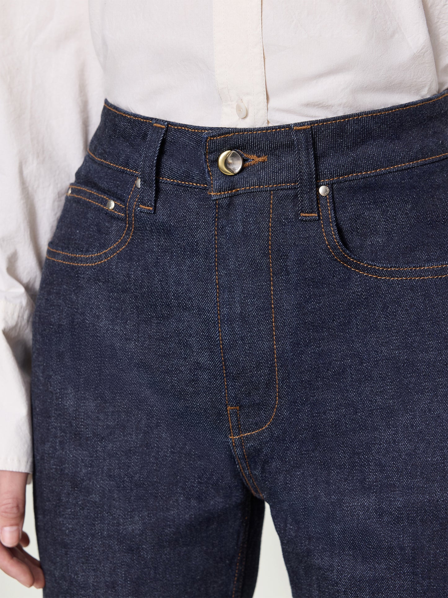 Ossou_PS26_OS11001-DS2505-0401_HOVER.STRETCH.JEAN_SABLE_DETAIL_2