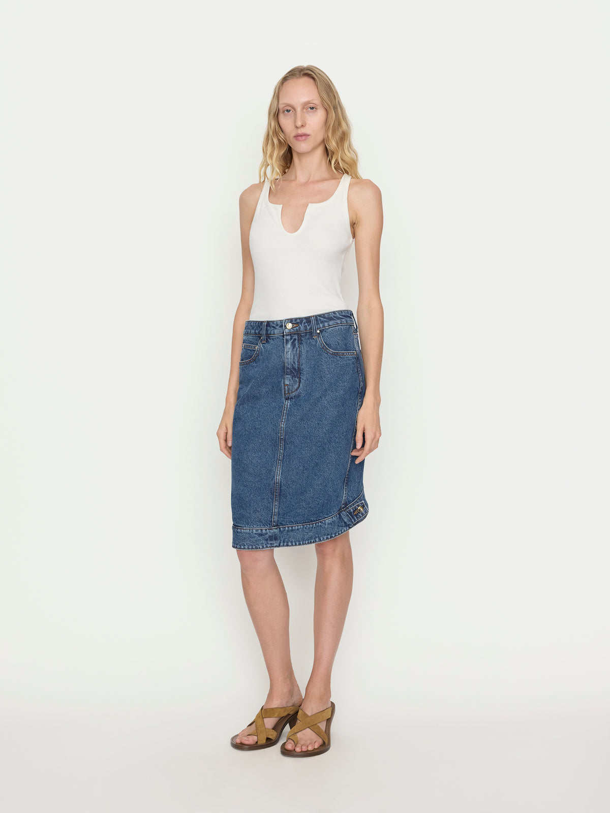 Cambria-Skirt-in-Horizon-Wash_OS16262-DR2501-0400_MAIN
