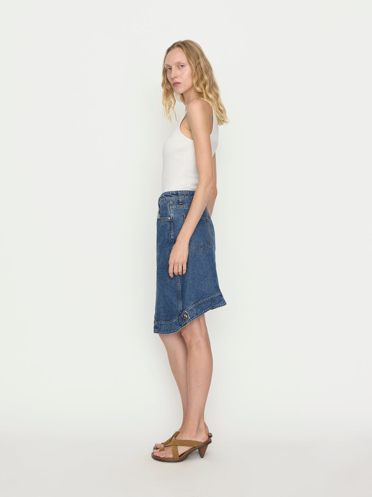 Cambria-Skirt-in-Horizon-Wash_OS16262-DR2501-0400_PROFILE