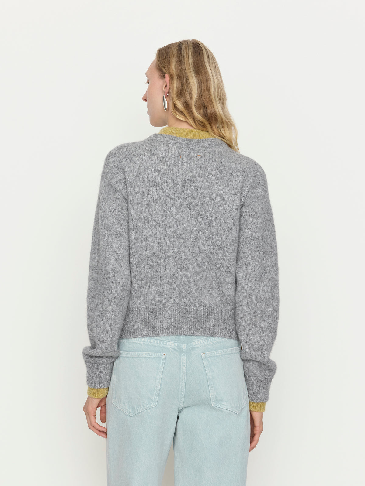 Ossou_PS27_OS32229-KW2611-0026_JONAS.PULLOVER_STONE.CITRON_BACK