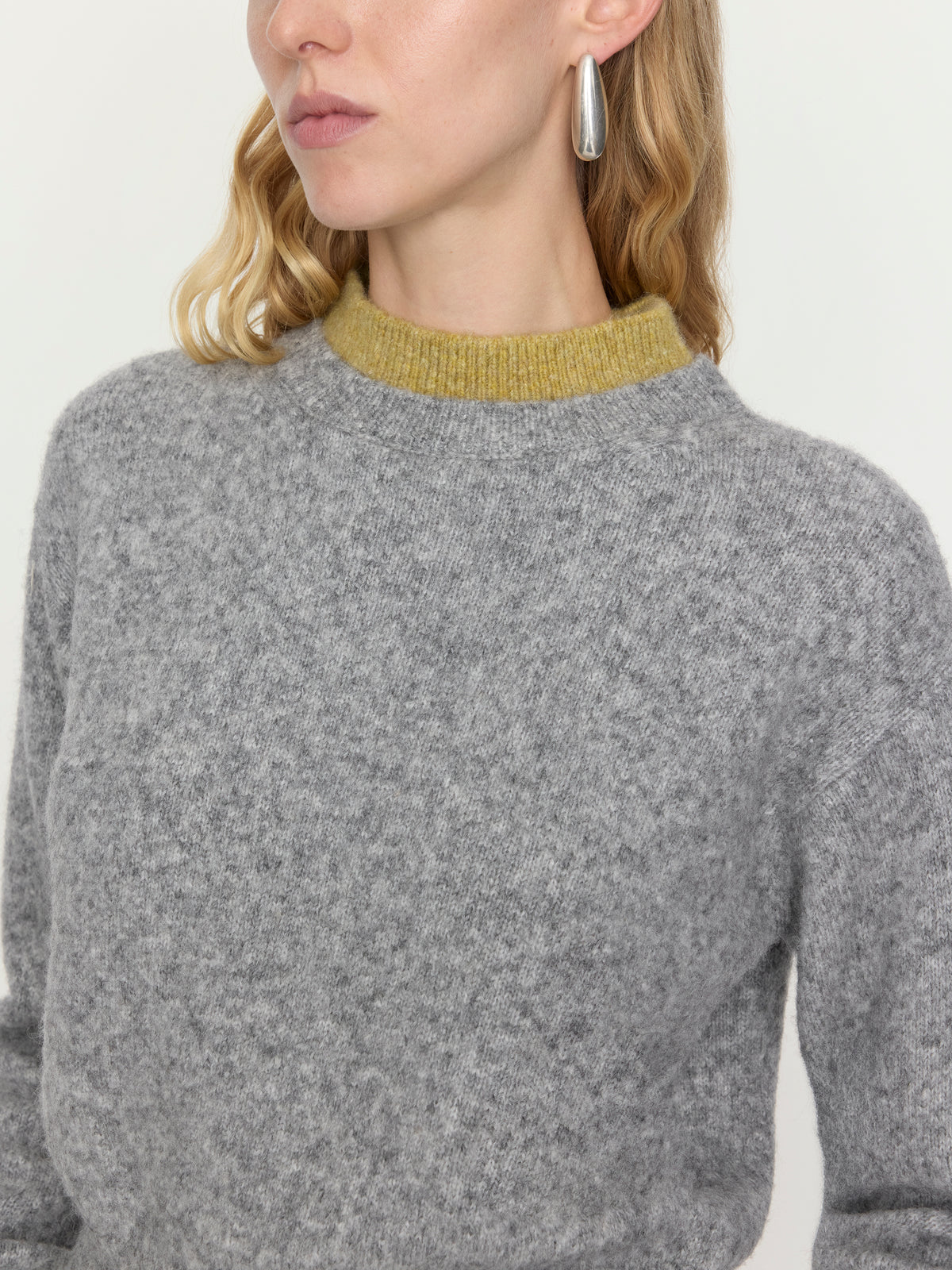 Ossou_PS27_OS32229-KW2611-0026_JONAS.PULLOVER_STONE.CITRON_DETAIL_1