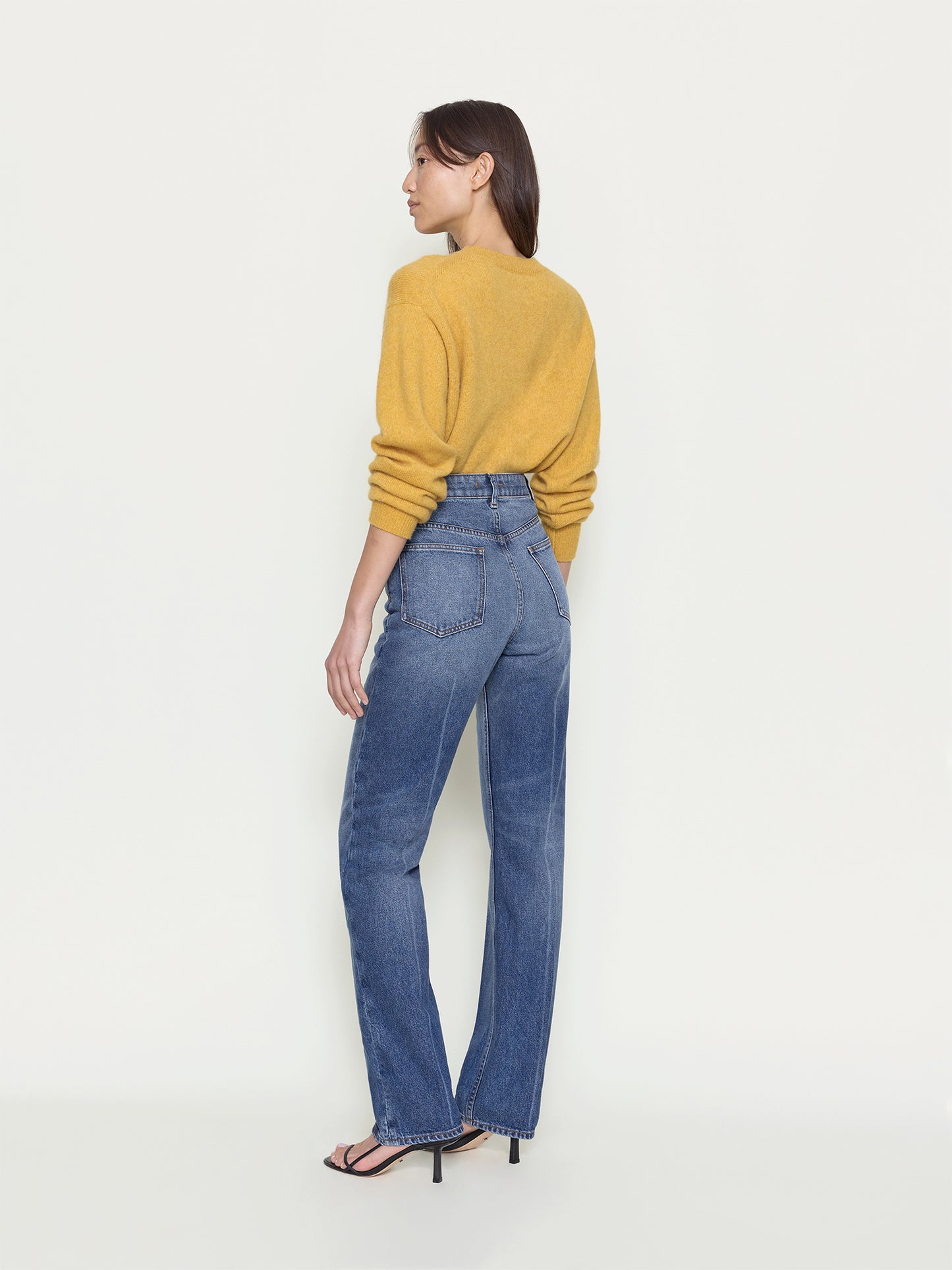 Ossou_SS26_OS11007-DR2501-0404_NOON.JEAN_CLOUD.W.CREASE_BACK