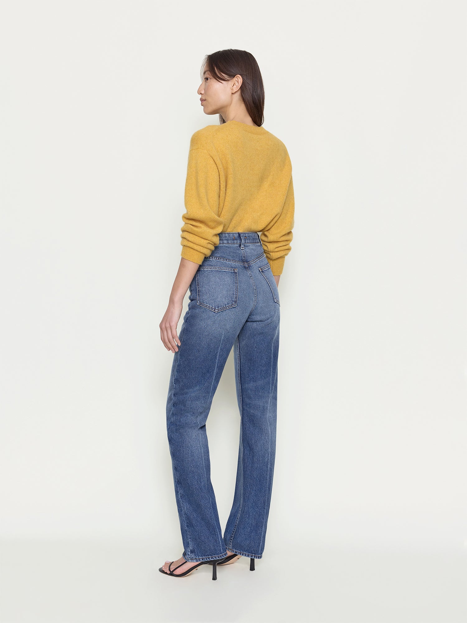 Ossou_SS26_OS11007-DR2501-0404_NOON.JEAN_CLOUD.W.CREASE_BACK