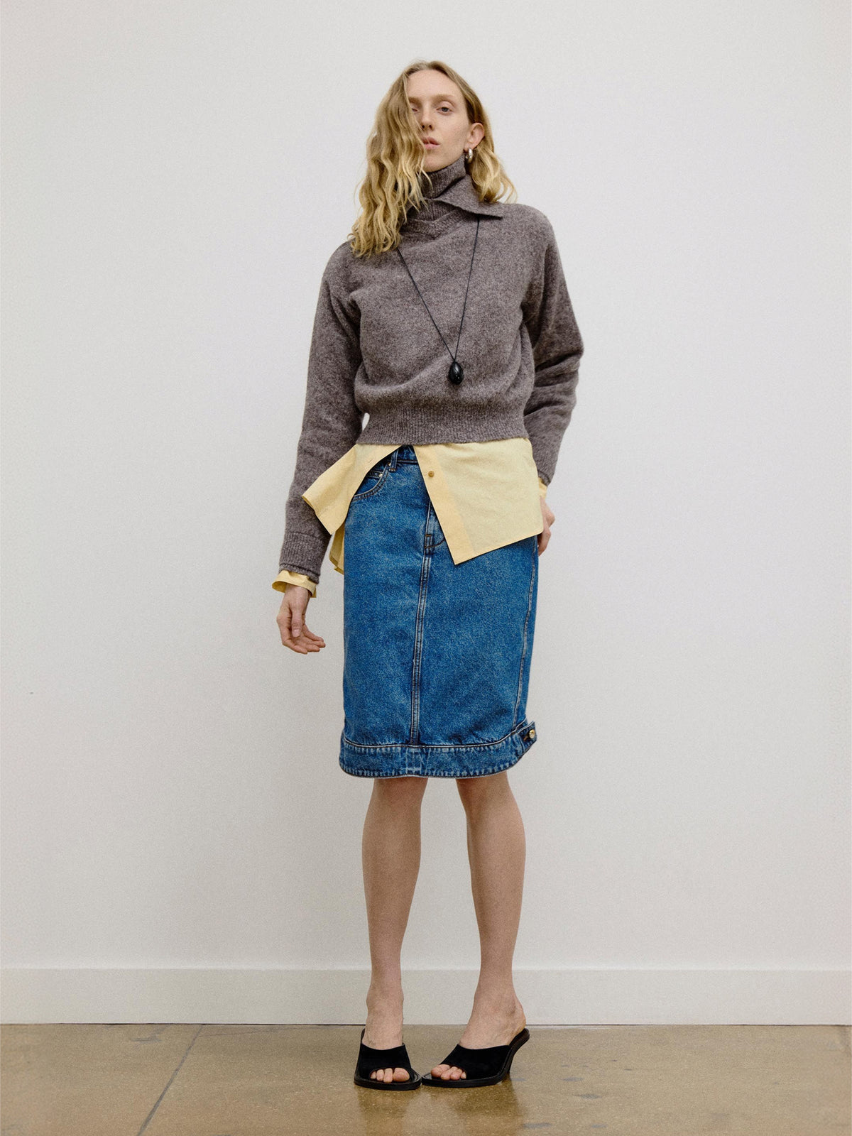 Cambria-Skirt-in-Horizon-Wash_OS16262-DR2501-0400_EDITORIAL