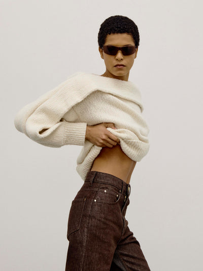 UMBER-SWEATER_EDITORIAL