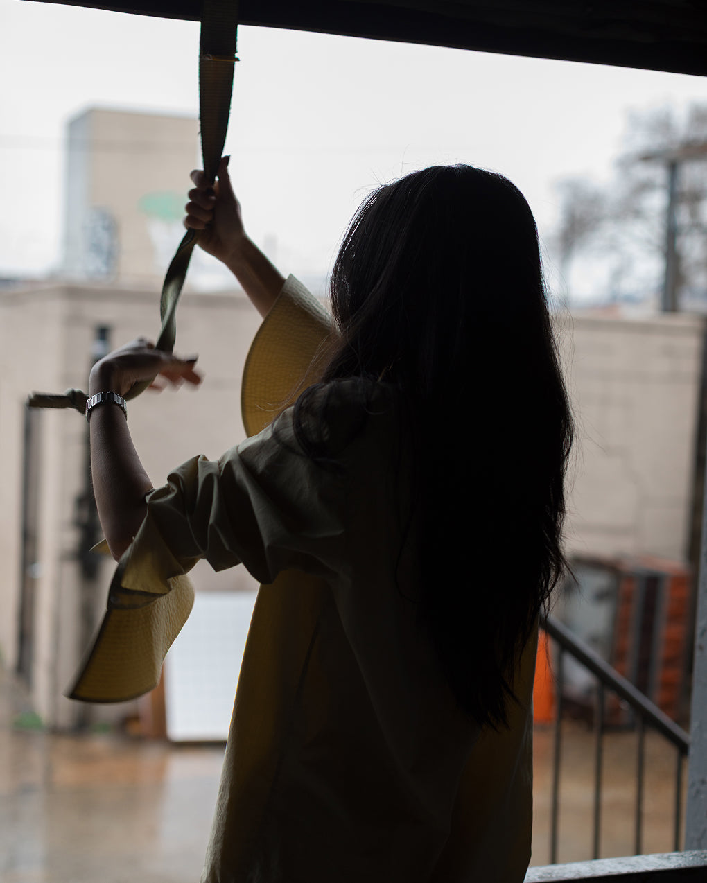 Jenn wears the Haze Shirt in Clay