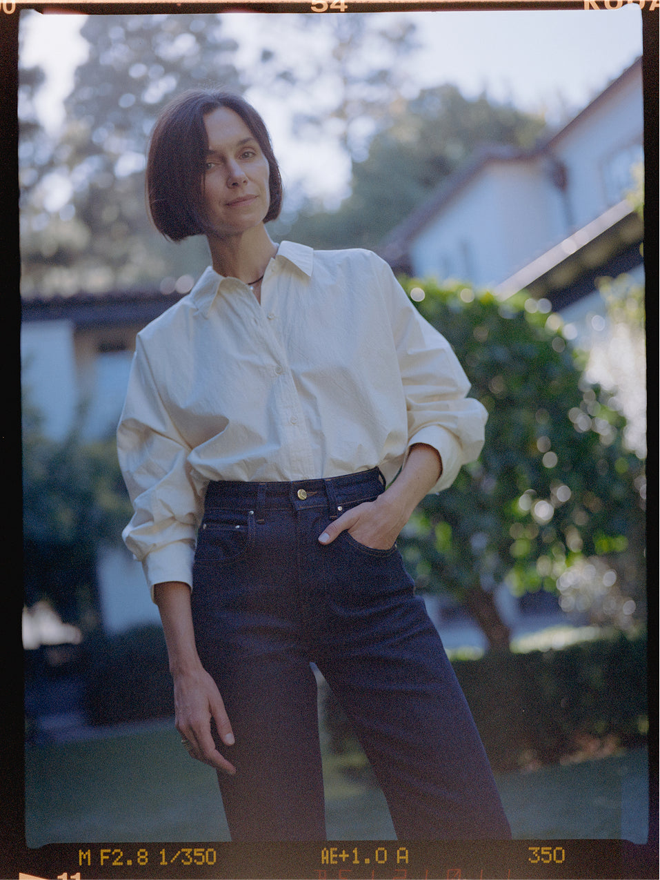 Jane wears the Flex Stretch in Sable Wash